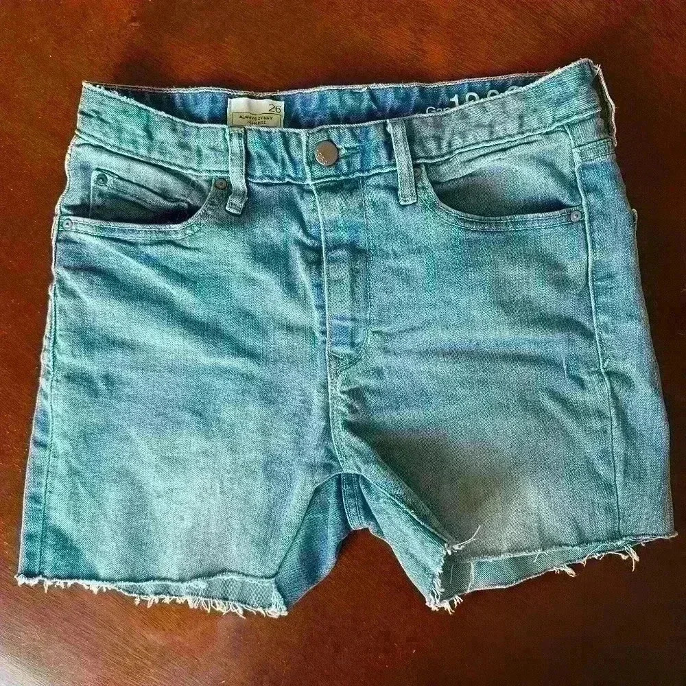 Gap Always Skinny High Rise Distressed Hem Shorts- Size 26